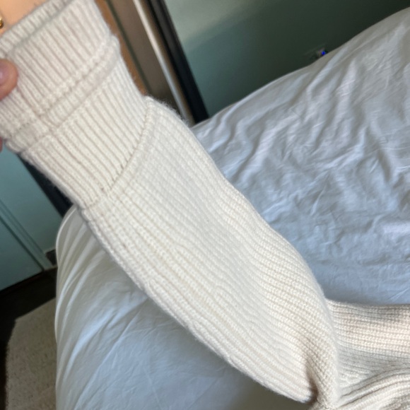 Everlane Women's Cream V-Neck Sweater - Picture 9 of 11